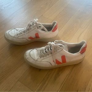 Veja women size 9